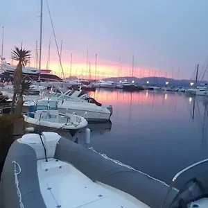 Jolis Voiliers De 6m Pour Expérience Insolite Sur Port Et Port Santa Lucia St Raphael Fréjus